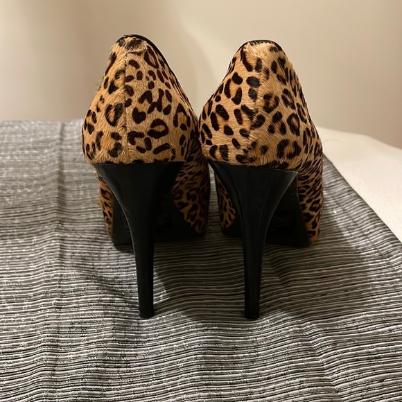 Cheetah print , size 7 , brand new , 5in heels , express , kinda furry, platform - Picture 2 of 4